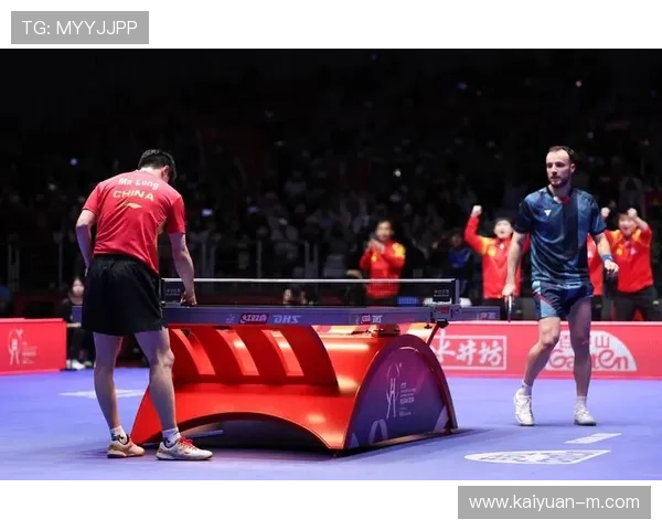 从球场到人生巅峰:探索球星背后的奋斗与传奇故事 从球场到人生巅峰:探索球星背后的奋斗与传奇故事